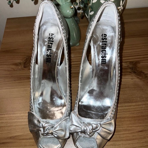 Leather shoes new, size 39