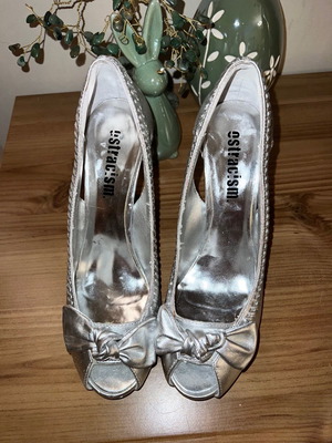 Leather shoes new, size 39