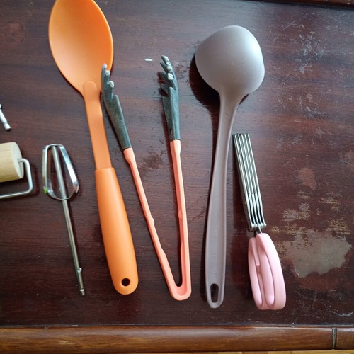 Kitchen utensils set like new, various tools