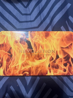 Revolution eyeshadow palette used
