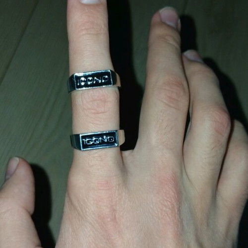 Black rings used in two sizes S and M