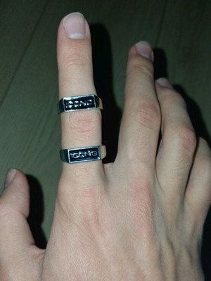 Black rings used in two sizes S and M
