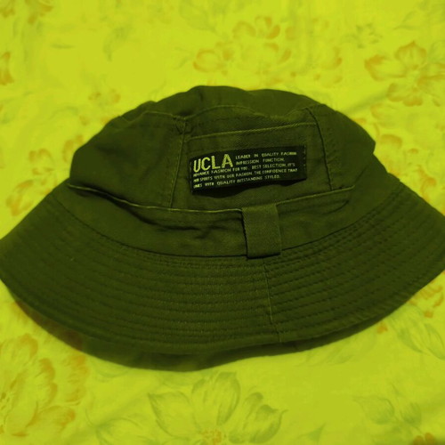 Buget hat in khaki color like new