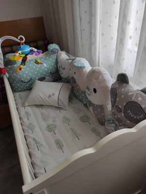 Baby crib like new with mattress and hanging mobile