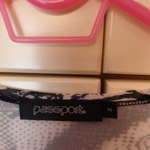Blouse like new, size M, black and white
