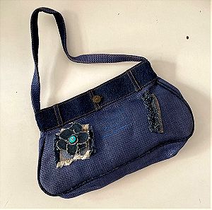 ΤΤζιν Γυναικεία τσάντα ωμού THIROS μπλε χρωμα, με εσωτερική θήκη και λουλούδι(που μπορεί να αφαιρεθεί) Καινούριο γυναικείο τσαντάκι.