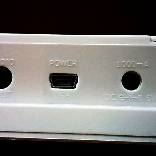 SANN Universal Portable Speaker with Batteries & USB, iPod Dock