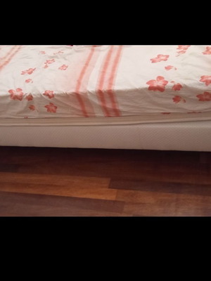 Μονά κρεβάτια άσπρα σχεδόν καινούργια, σετ 2 τεμαχίων χωρίς κεφαλάρι
