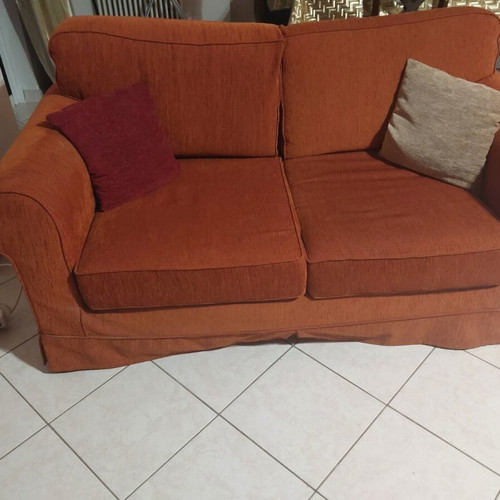 Living room set with three-seat sofa, two-seat sofa, stool and table made of baked beech, like new, chenille fabric brick red