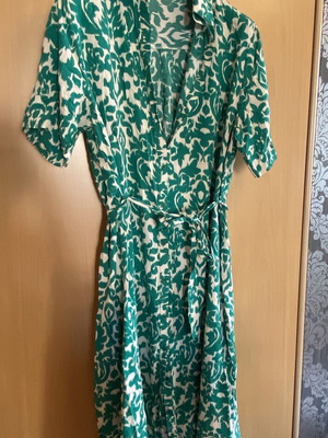 Green and White Printed Shirt Dress with Belt like new