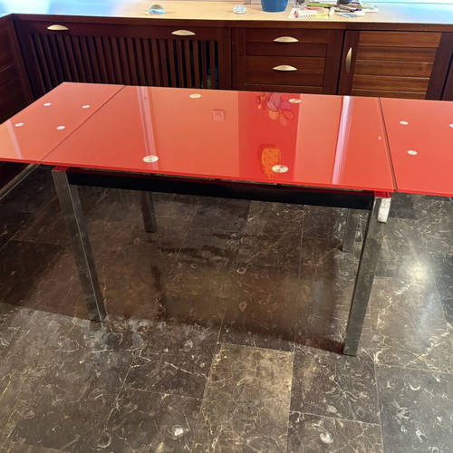 Extendable dining table with red glass surface like new
