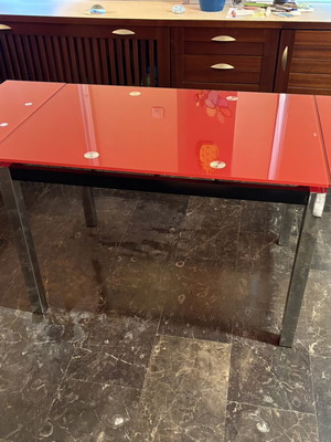 Extendable dining table with red glass surface like new