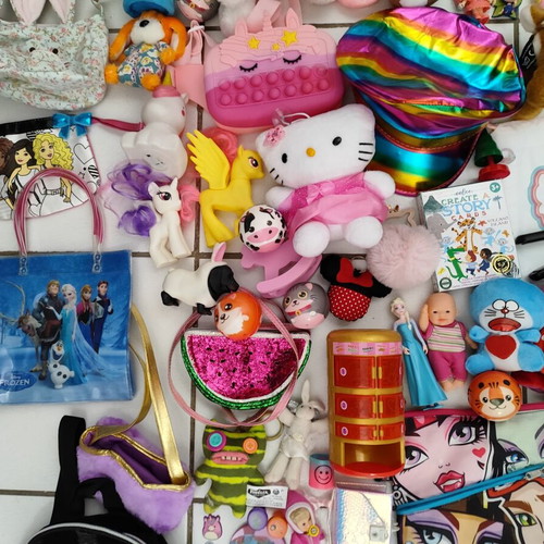 Girls' toys used, plush bags, dolls, parts and accessories set