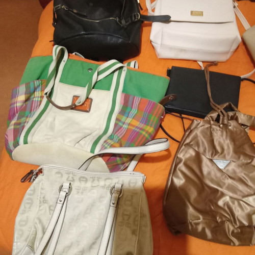 Women's shoulder bags like new, various sizes and colors
