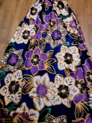 Satin dress with floral motifs one size, like new
