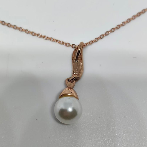 Necklace in rose gold tone with pearl, like new