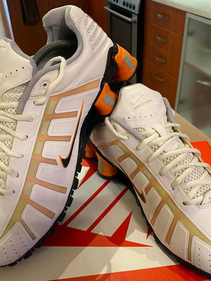 Nike Shox O'Leven маратонки като нови, бяло-оранжеви, EU 45 / US 11