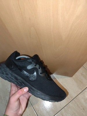 Nike Revolution 6 NN нови черни спортни обувки номер 44