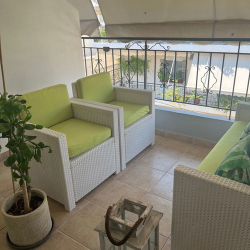 Outdoor furniture set like new with sofa, two armchairs and table