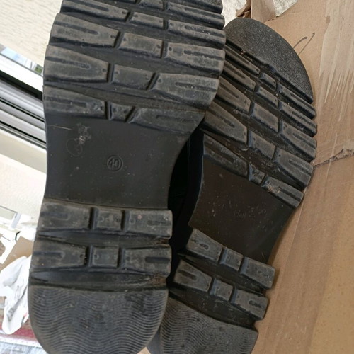 Women's boots size 40 used, black, lightly worn