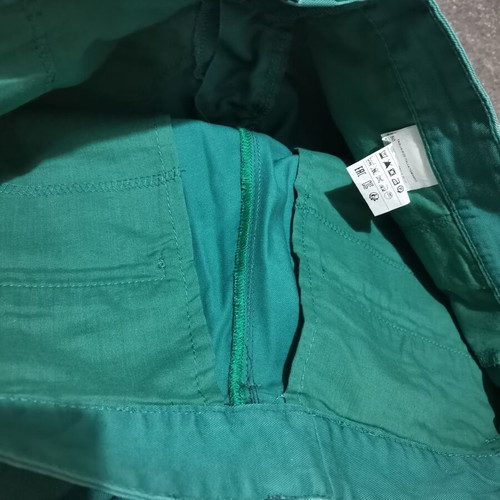 Benetton Bermuda shorts like new, size 50, green