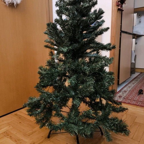 Christmas tree like new, height 1.10 m and diameter 70 cm