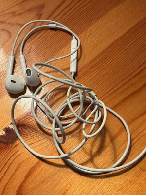 Apple EarPods с lightning connector като нови