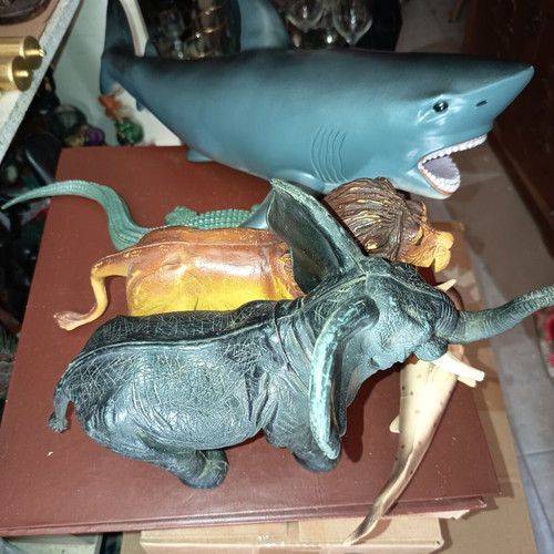 Plastic wild animal figures pack of 5 used