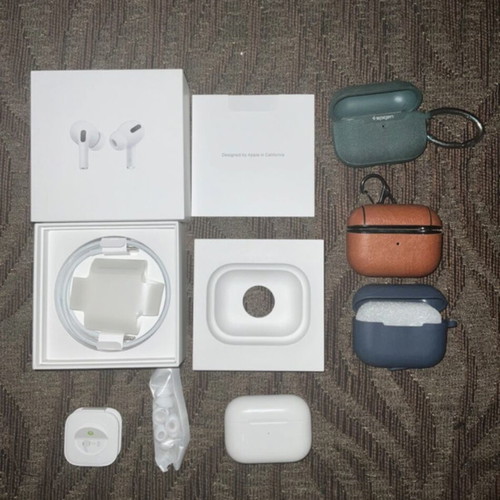Apple AirPods Pro like new with full box and 3 cases gift
