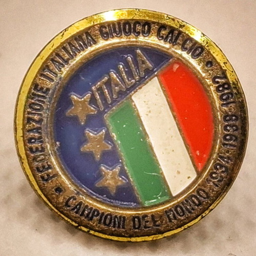 Collectible pin of Italian Football Federation like new