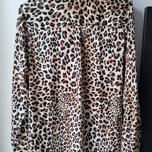 Shirt small leopard like new