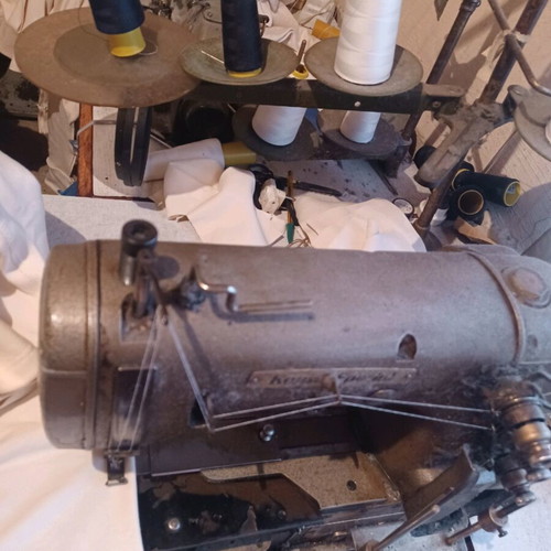 Sewing machines used, working condition, with cutter and tigkeli