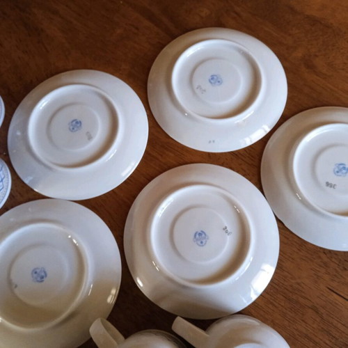 Coffee cups collectible like new with Zajecar saucers
