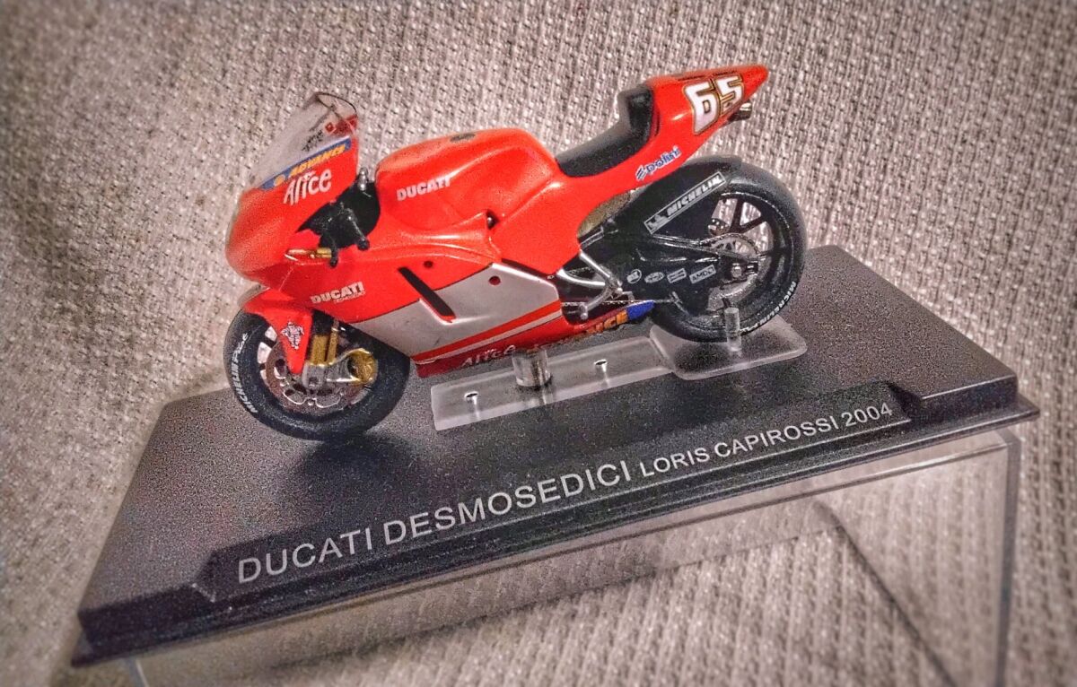 Ducati Desmosedici Loris Capirossi 2004… - € 20,00 - Vendora.cy