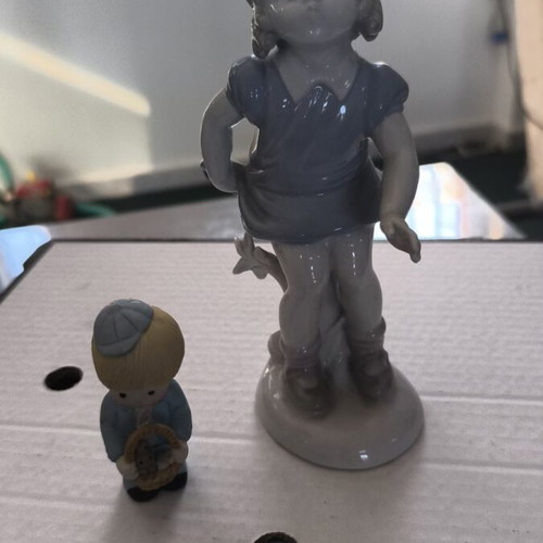 Porcelain figures like new