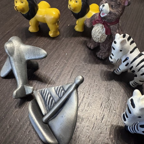 Animal-shaped knobs set for children's wardrobes and drawers like new