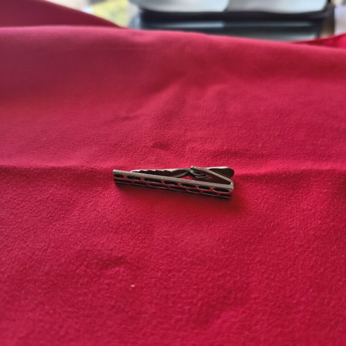 Tie clip like new