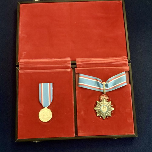 Medal of Valor and Honor Fire Service Greece like new in luxury case