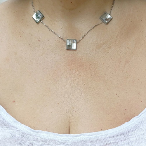 Minimal necklace with three square crystals new