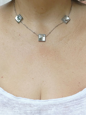 Minimal necklace with three square crystals new