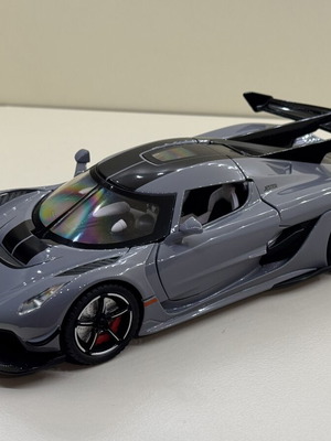 Koenigsegg Jesko 1:22 Jiaye Model new with box