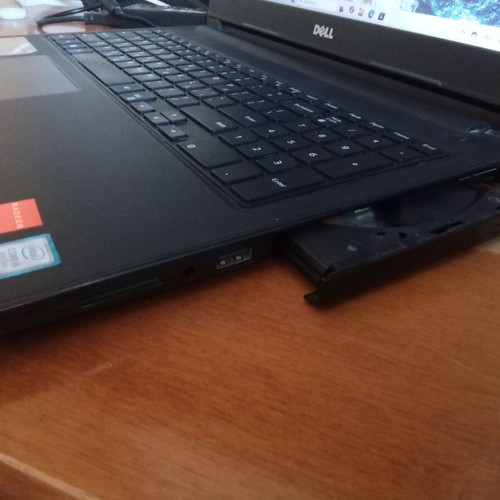 Dell Inspiron 3576 laptop i5 8250U 8GB RAM 750GB HDD AMD Radeon 520