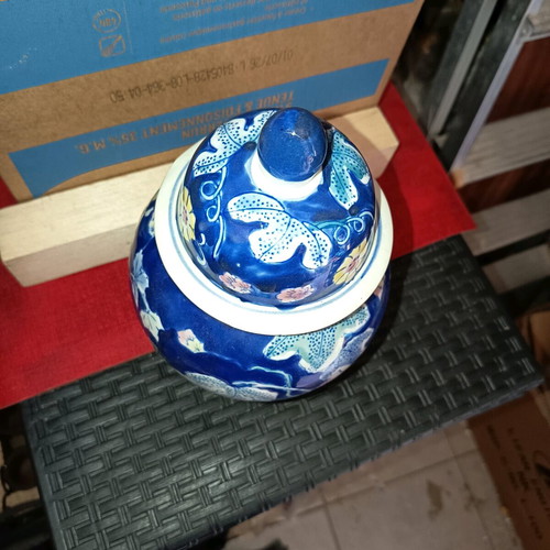 Chinese vase with lid new, dark blue porcelain