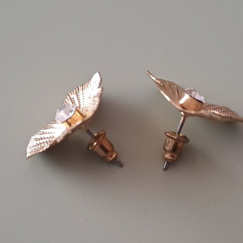 Earrings flower-shaped in gold tone with transparent stone new