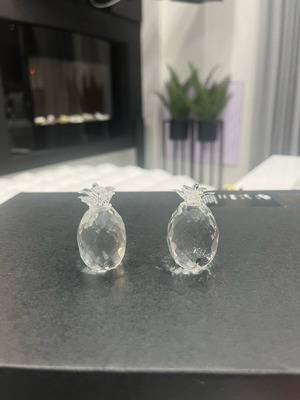 Set of two glass pineapples like new
