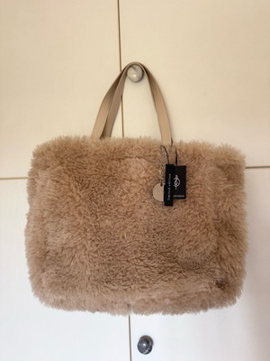 Τσάντα ώμου Stradivarius teddy fluffy μπεζ καινούργια με ετικέτα