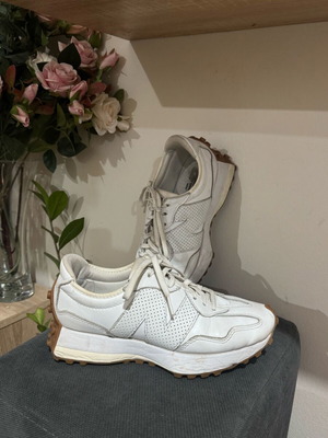 New Balance 327 athletic shoes used, leather, size 39, white