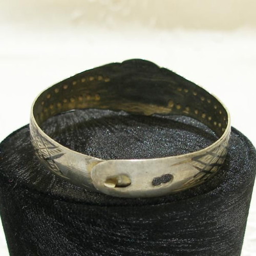 Ottoman silver bracelet 19th century with carved details and sabati enamel