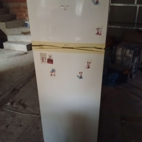 Whirlpool refrigerator with separate freezer and fridge door, like new
