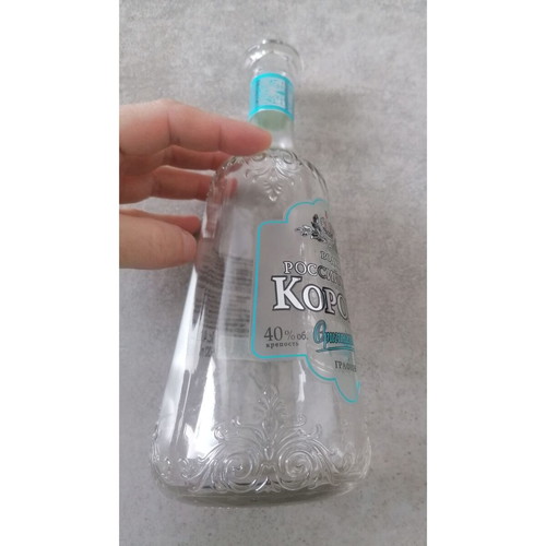 Glass collectible bottles like new, set of 3, 750ml and smaller
